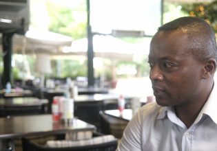 Νικόδημος Μάινα Κίνυουα: Η Ελλάδα για μένα είναι η πατρίδα μου, η πατρίδα των παιδιών μου