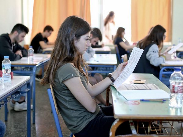 Πανελλαδικές εξετάσεις: Πώς συμπεριφερόμαστε στο παιδί και πώς το βοηθούμε