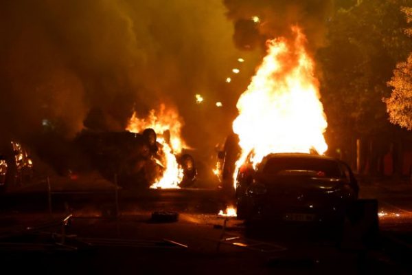 Γαλλία: Δεύτερη νύχτα ταραχών μετά τον θάνατο 17χρονου από σφαίρα αστυνομικού