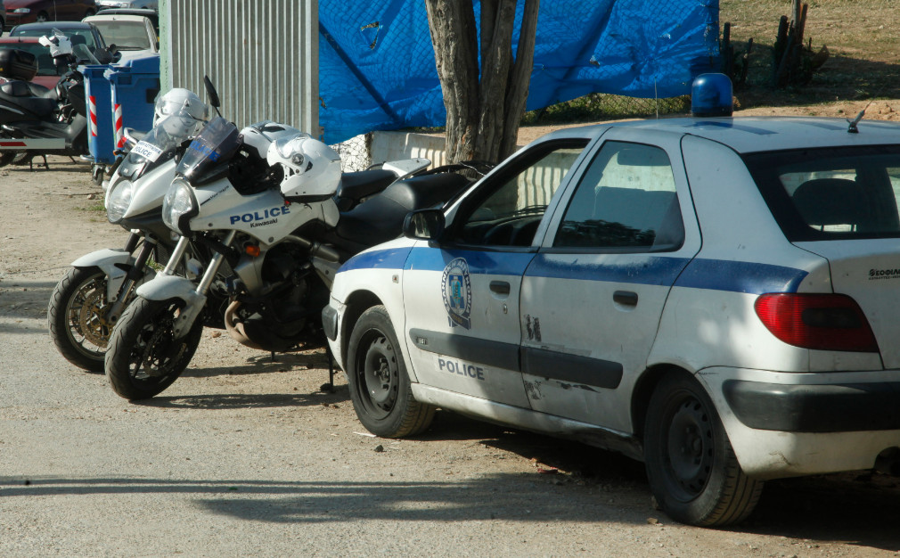 Σοβαρό περιστατικό στο Ψυχικό: Διαρρήκτες εμβόλισαν με μηχανή αστυνομικούς
