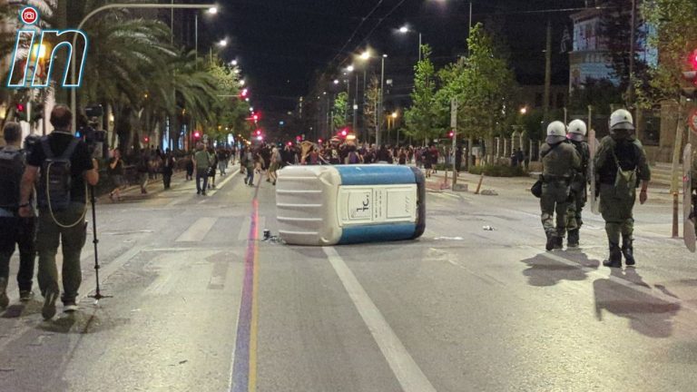 Επεισόδια στο κέντρο της Αθήνας – Προσαχθέντες δραπέτευσαν με τις… χειροπέδες στα χέρια