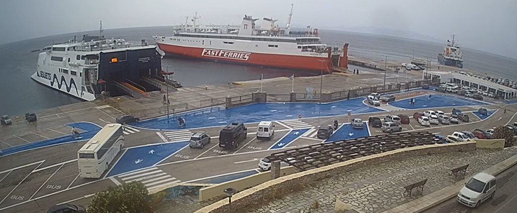 Δύο επιβατηγά πλοία συγκρούστηκαν στο λιμάνι της Τήνου