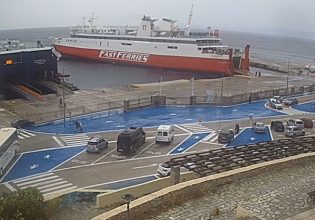 Δύο επιβατηγά πλοία συγκρούστηκαν στο λιμάνι της Τήνου