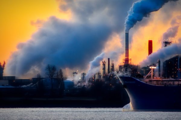Κλιματική αλλαγή: «Βήμα σημειωτόν» οι μεγάλες εταιρείες για τη μείωση των εκπομπών