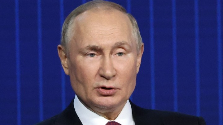 Πούτιν: Όποιος παραβιάζει τον στρατιωτικό νόμο θα φυλακίζεται για 30 μέρες