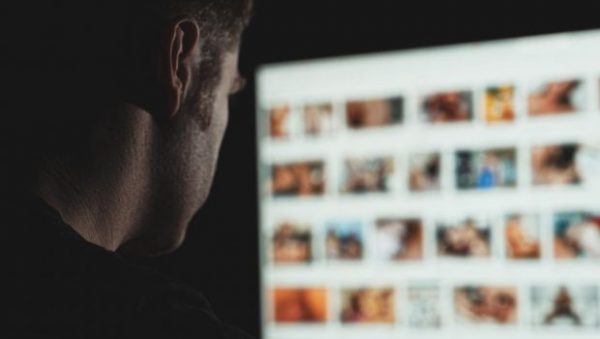 Γυμνές φωτογραφίες και βίντεο ανυποψίαστων γυναικών πωλούνται στα social media – Τι αποκάλυψε η Δίωξη Ηλεκτρονικού Εγκλήματος