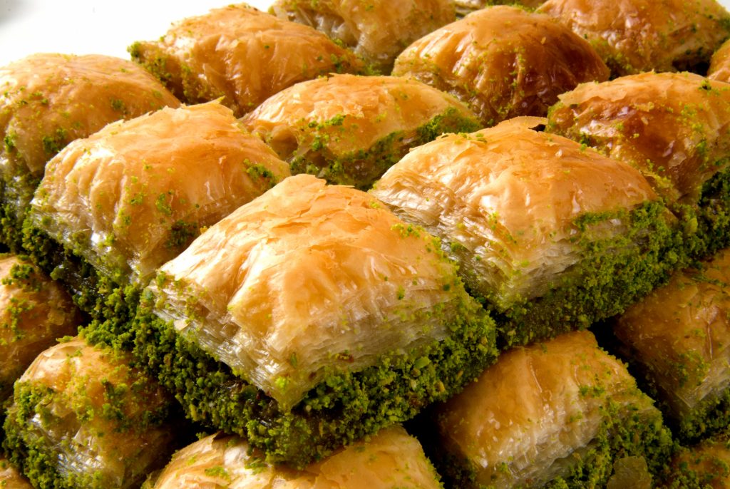 Ένας στους τρεις Έλληνες θεωρεί ότι ο μπακλαβάς είναι τουρκικό γλυκό