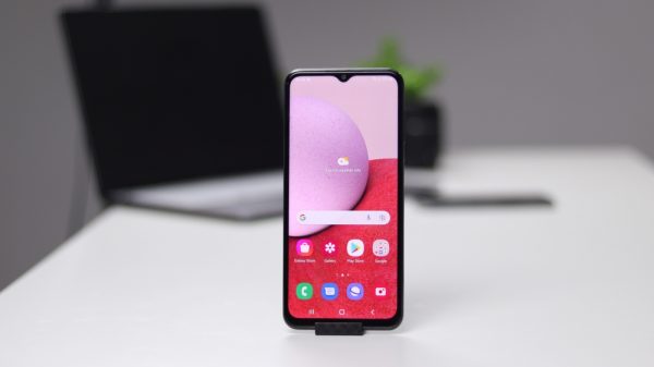 Ψάχνετε κινητό μέχρι 200 ευρώ; Αυτά είναι τα 3 καλύτερα