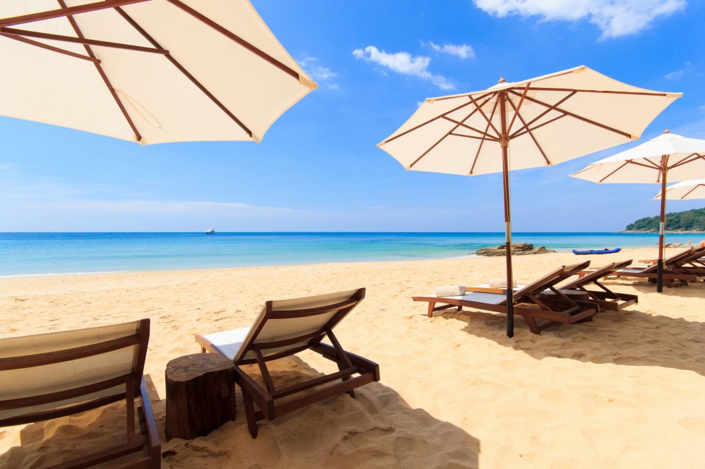 Αττική όπως λέμε… Μύκονος: Σε ποια παραλία κοστίζουν οι ξαπλώστρες 80 ευρώ