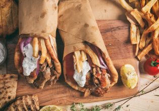 Νέα διάκριση για την Ελλάδα! Το σουβλατζίδικο που βρίσκεται στη λίστα με τα 50 «θρυλικά εστιατόρια» του κόσμου