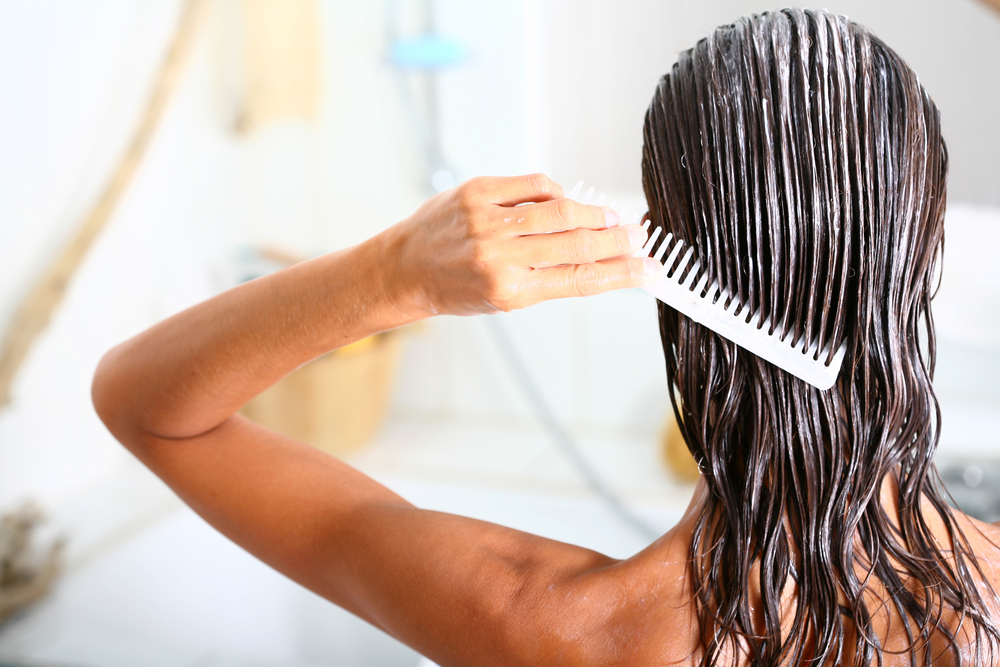 Περιποίηση μαλλιών: Ο σωστός τρόπος να τα κρατήσετε υγιή το καλοκαίρι