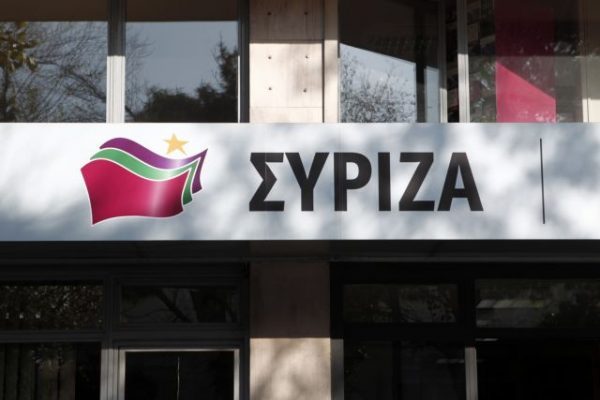 ΣΥΡΙΖΑ για ΠΑΣΟΚ: Επιβεβαιώνει ότι ο κ. Μάντζος λειτουργούσε ως εκπρόσωπος fund κατά δανειοληπτών