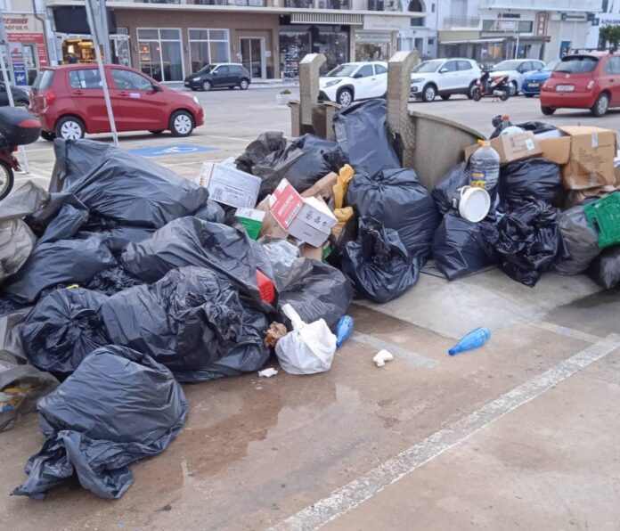 Τήνος: «Πνίγηκαν» στα σκουπίδια οι κάτοικοι -  Μήνυση κατέθεσε ο δήμαρχος