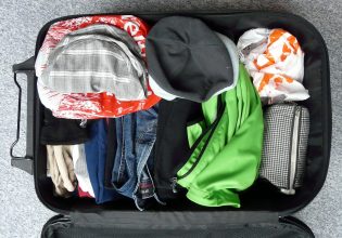 Οι «πονηροί» τρόποι να εξοικονομήσετε χώρο στις αποσκευές σας – Όσα αποκαλύπτει λάτρης των ταξιδιών