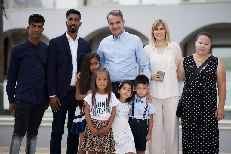 Μητσοτάκης: Άρση των κοινωνικών αποκλεισμών και κοινωνική ένταξη των Ρομά