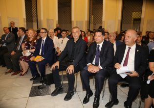 Γιάννης Μώραλης: Παρευρέθηκε σε εκδήλωση προς τιμήν του πρέσβη των ΗΠΑ στην Ελλάδα, Τζορτζ Τσούνη στη Δημοτική Πινακοθήκη