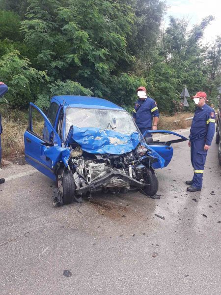 Σοβαρό τροχαίο στη γέφυρα Αχελώου – Εγκλωβίστηκε γυναίκα στις λαμαρίνες μετά από μετωπική σύγκρουση