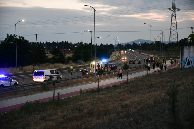 Τροχαίο με μία νεκρή στη Λάρισα – Μηχανή συγκρούστηκε με αυτοκίνητο