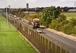 Βρετανία: Τρακτέρ που οδηγούσε 19χρονος διέλυσε ένα αυτοκίνητο