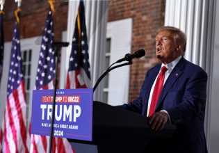 Η απαγγελία κατηγοριών έφερε νέες δωρεές για τον Τραμπ