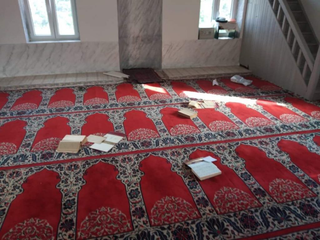Ξάνθη: Γάλλος μπήκε μέσα σε τζαμί και έσκισε το Κοράνι
