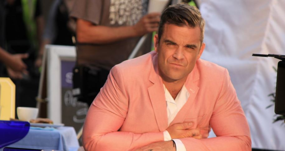 «Γεια σου, Αθήνα, Ελλάδα. Είμαι ο Robbie Williams» - Η μεγάλη επιστροφή του Άγγλου τραγουδιστή