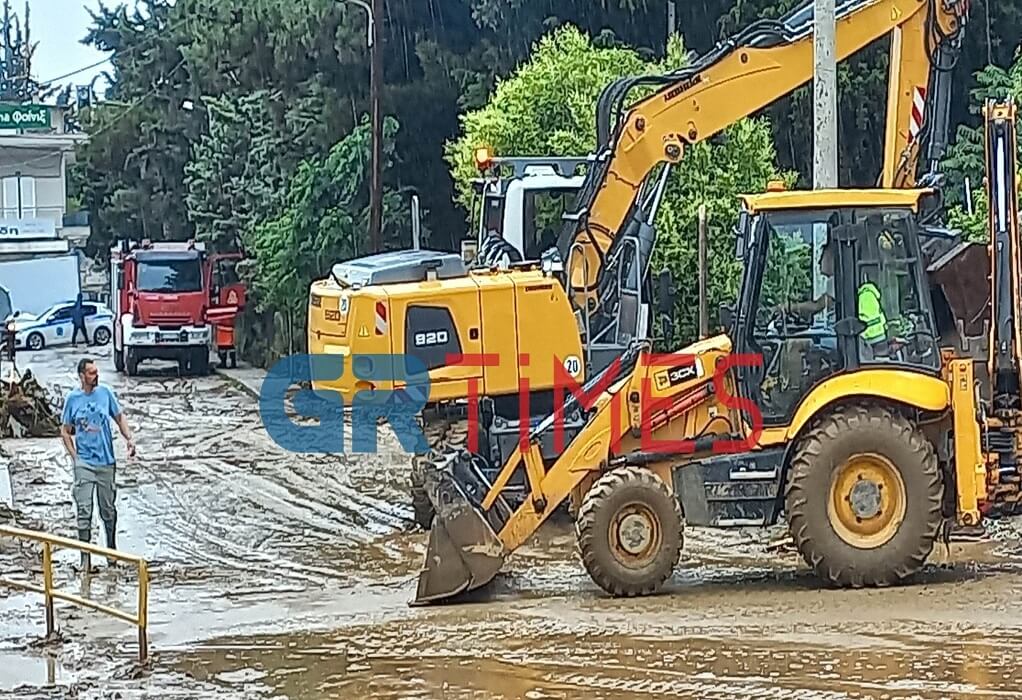 Κακοκαιρία: Οι μπόρες σαρώνουν τη χώρα - Πλημμυρισμένοι δρόμοι και προβλήματα