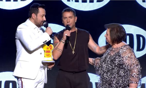 H συγκινητική στιγμή του Γιώργου Μαζωνάκη με τη δασκάλα του στα Mad VMA’18