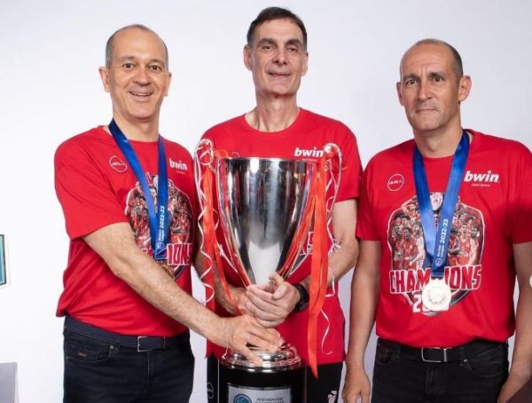 Τα δυο πλάνα του Μπαρτζώκα στο τραπέζι με τους Αγγελόπουλους