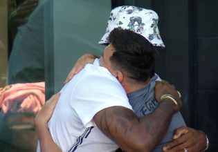 Η θρυλική αγκαλιά Μέσι-ΛεΜπρόν πριν το ντεμπούτο του Αργεντινού (vid)