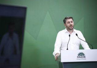ΠΑΣΟΚ: Την έδρα στην Α’ Θεσσαλονίκης κρατά ο Νίκος Ανδρουλάκης – «Ευχαριστεί τον Χάρη Καστανίδη»