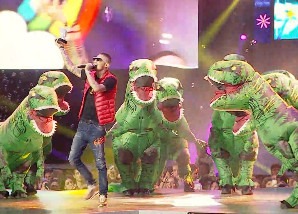 Με Tranno και… δεινόσαυρους η φαντασμαγορική έναρξη των MAD VMA – Live στο MEGA