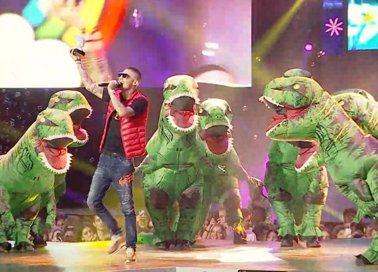 Με Tranno και… δεινόσαυρους η φαντασμαγορική έναρξη των MAD VMA – Live στο MEGA