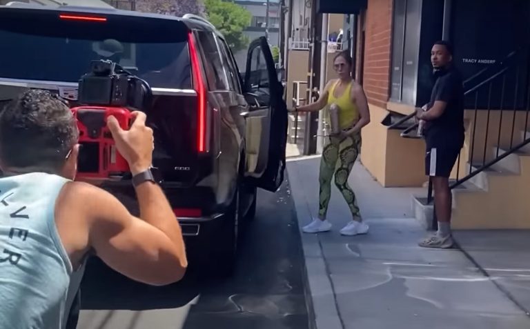 Τζένιφερ Λόπεζ: Επίθεση σε παπαράτσι – «Φύγετε… άντε γ…!»