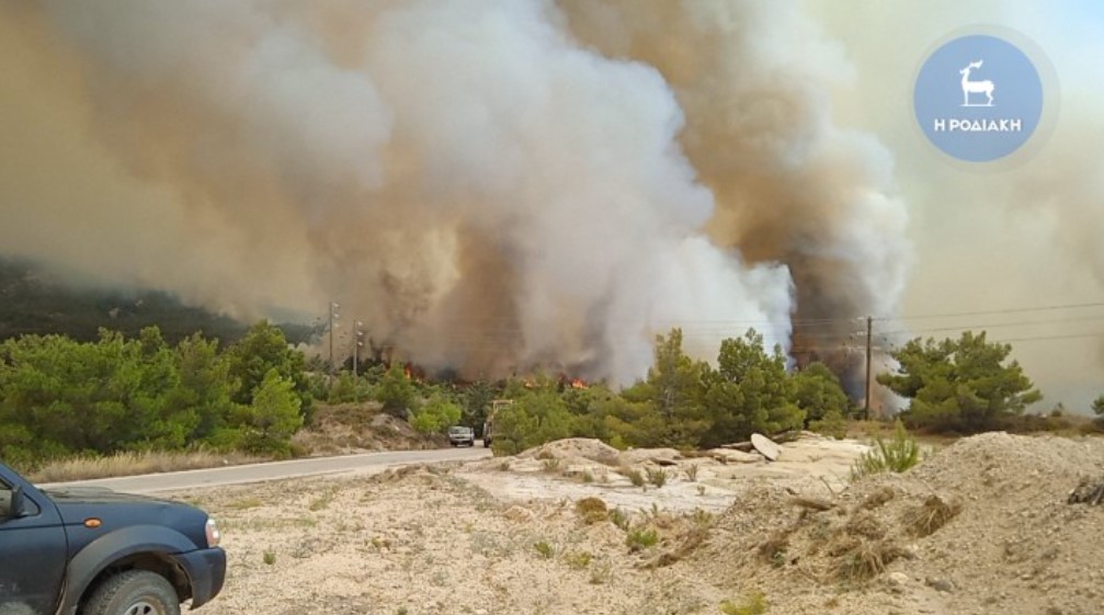Φωτιά στην Ρόδο: Δύο αεροσκάφη Canadair κατευθύνονται από την Αθήνα – Εντολή εκκένωσης τεσσάρων χωριών