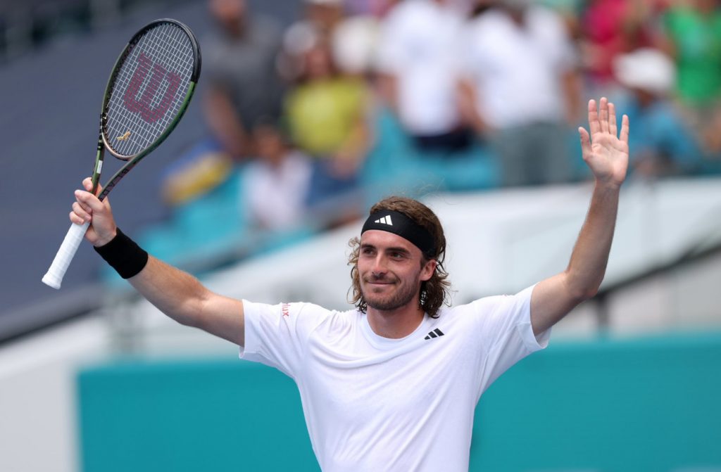 Στέφανος Τσιτσιπάς: Το tweet του για την τιμή της βενζίνης και η κατακραυγή στα σχόλια