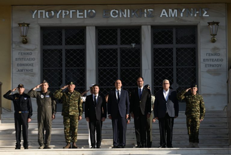 Πτώση Καναντέρ: «Στους δύο Αξιωματικούς απονέμεται ο βαθμός του Αντιπτεράρχου» – Όσα είπε ο Νίκος Δένδιας στην τελετή μνήμης