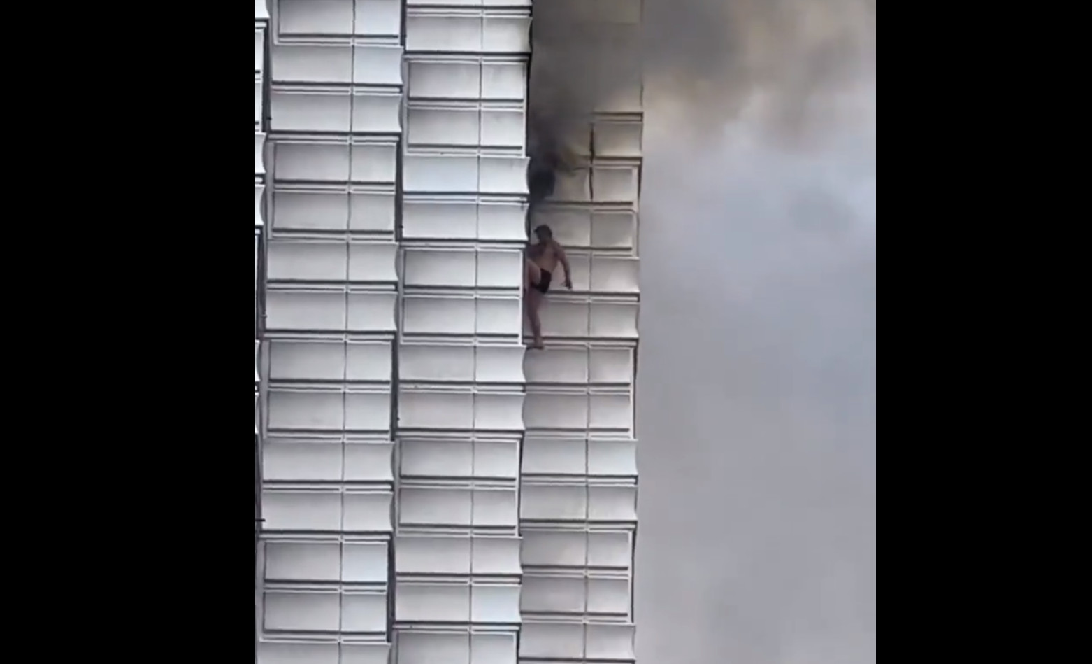 Δύο νεκροί από φωτιά σε πολυκατοικία στο Βερολίνο - Πήδηξαν από τον 12ο όροφο για να σωθούν [Βίντεο]