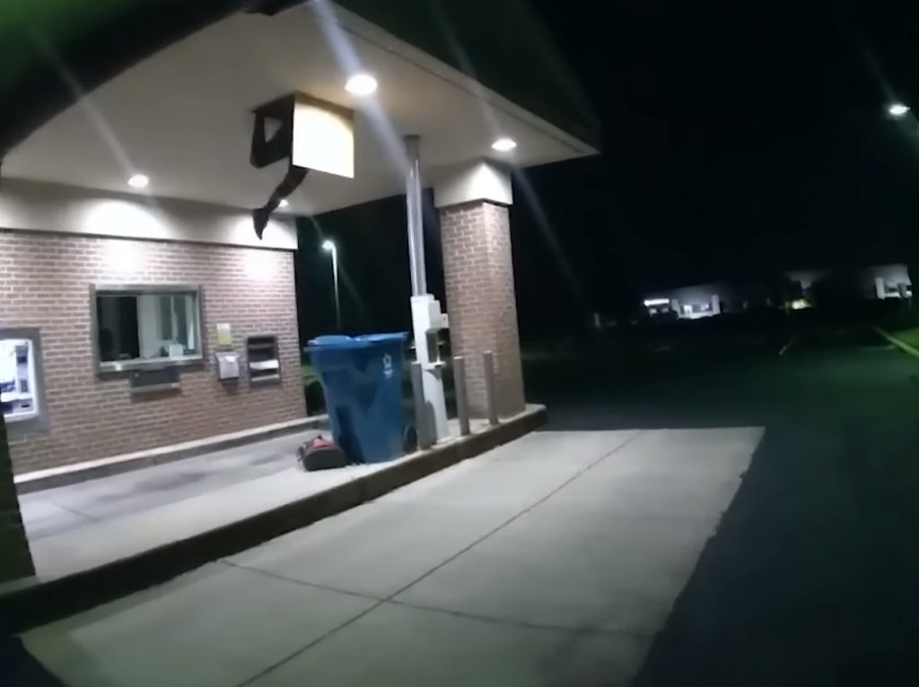 ΗΠΑ: Διάρρηξη για κλάματα – Σφήνωσε σε κάδο απορριμμάτων και συνελήφθη