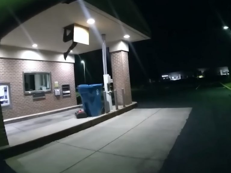 ΗΠΑ: Διάρρηξη για κλάματα – Σφήνωσε σε κάδο απορριμμάτων και συνελήφθη