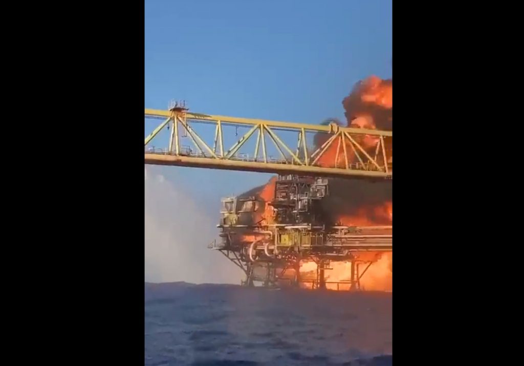 Έκρηξη σε θαλάσσια εξέδρα άντλησης πετρελαίου στο Μεξικό – Τουλάχιστον 2 νεκροί