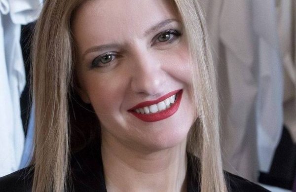 Ίσμα Τουλάτου: «Οδυνηρό και αναπάντητο γιατί» – Η ανακοίνωση της ΕΣΗΕΑ για τον ξαφνικό θάνατο της δημοσιογράφου