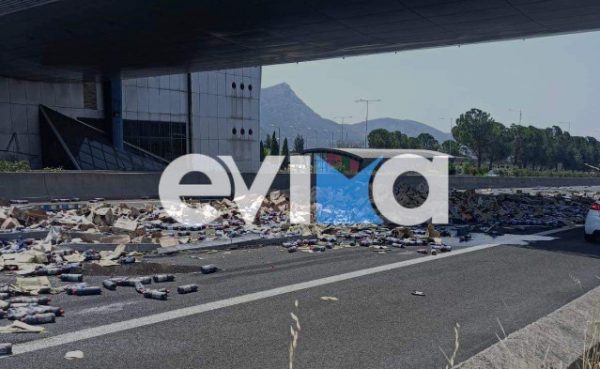 Σοβαρό τροχαίο με δύο νταλίκες στην Αθηνών – Λαμίας – Γεμάτος με χλωρίνες ο δρόμος