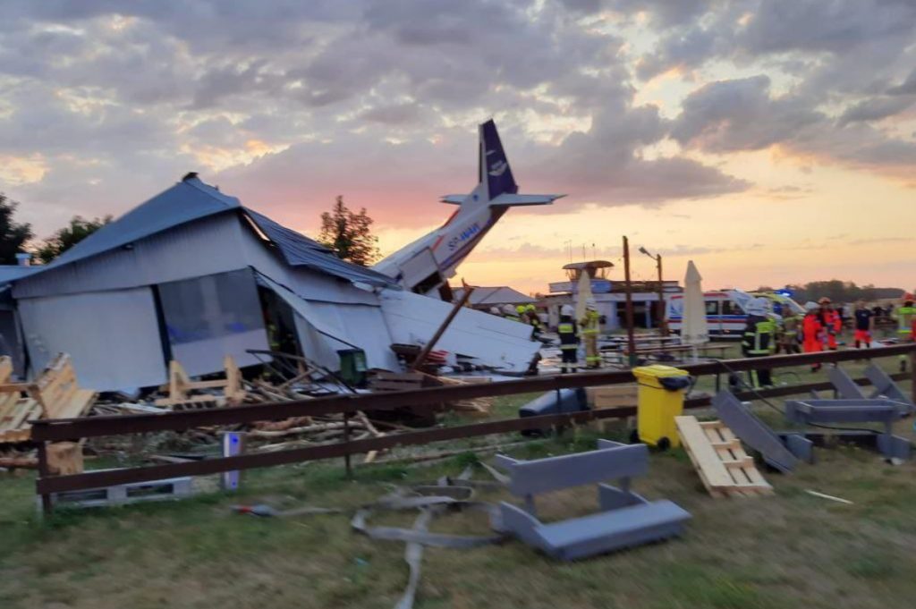Πολωνία: Πέντε νεκροί και επτά τραυματίες από συντριβή μικρού αεροσκάφους στο υπόστεγο αεροδρομίου