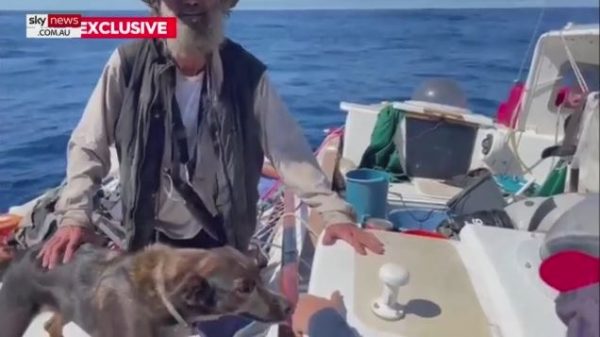 Για δύο μήνες περιπλανιόταν στον Ειρηνικό με την σκυλίτσα του – Γιατί πρέπει να την αποχωριστεί