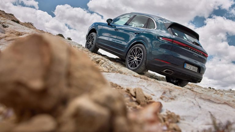 Nέα πανίσχυρη plug-in υβριδική έκδοση για την Porsche Cayenne