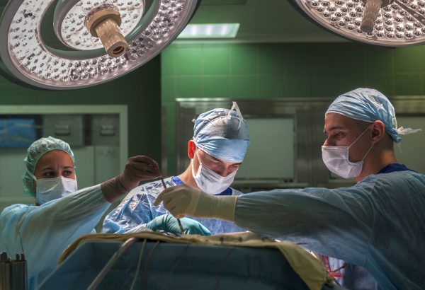 Τεχνητή νοημοσύνη διαβάζει όγκους στον εγκέφαλο μέσα στο χειρουργείο και καθοδηγεί τους γιατρούς