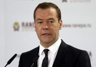 Μεντβέντεφ: «Να προσεύχεστε να μην κερδίσουν οι Ουκρανοί»