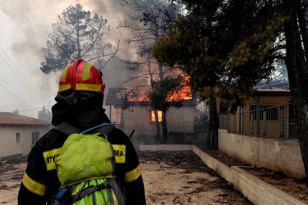 Τραγωδία στη Θεσσαλονίκη: Θλίψη για τον πυροσβέστη που έπεσε εν ώρα καθήκοντος – Ήταν πατέρας δύο παιδιών