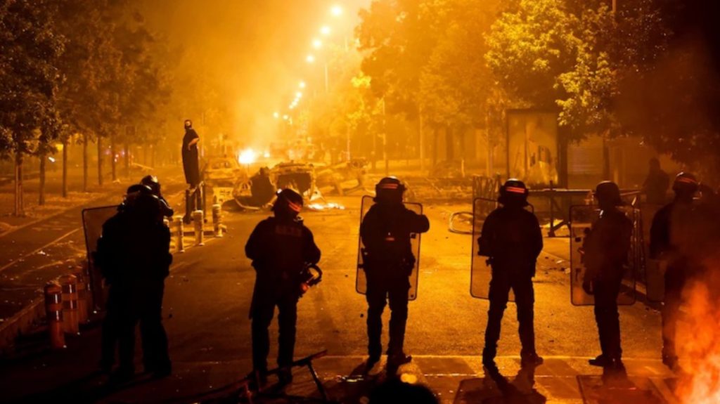 Γαλλία: Ο πληθυσμός καλείται από τους δημάρχους να συγκεντρωθεί μπροστά από τα δημαρχεία